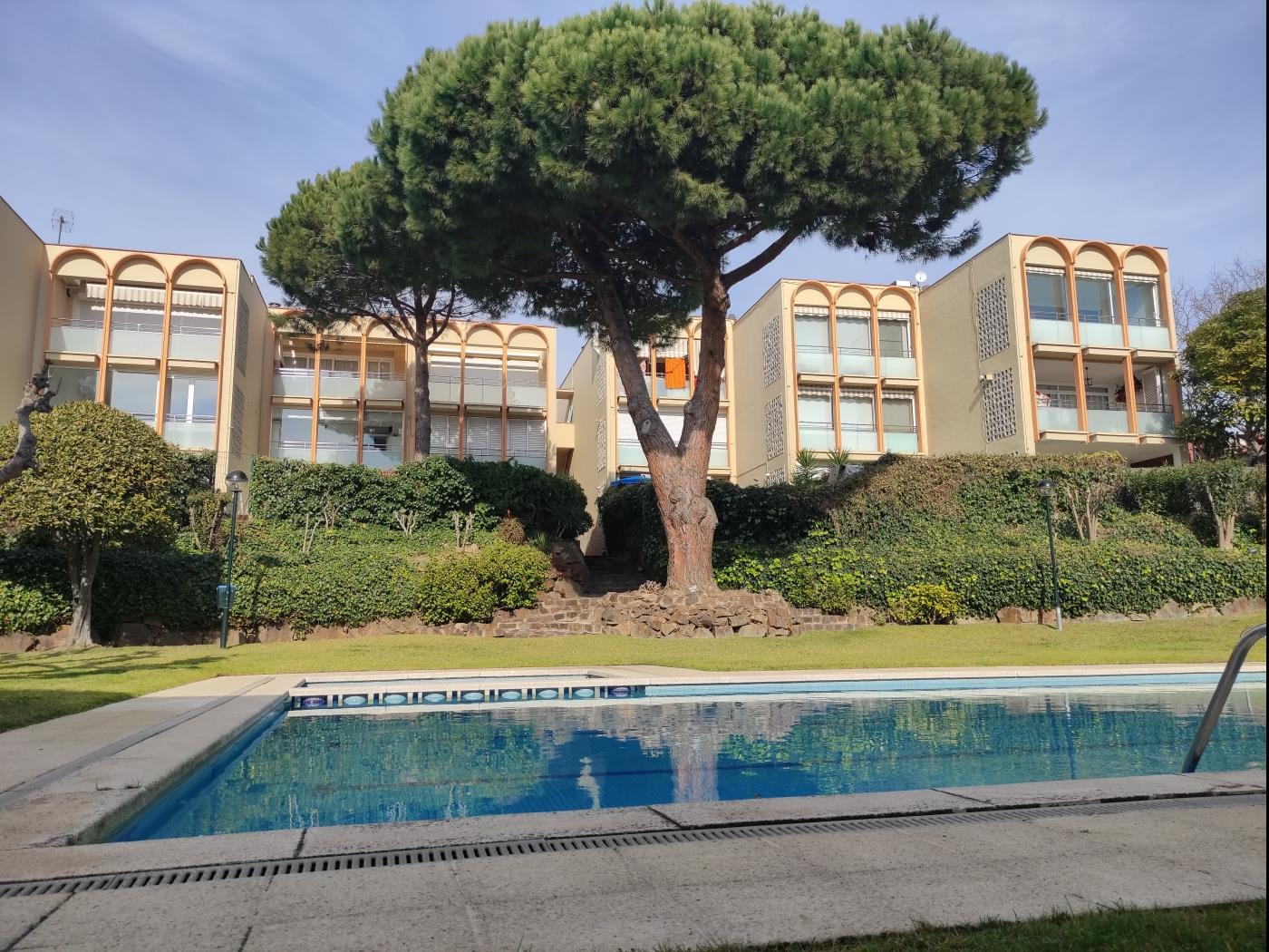 image APARTAMENTO CON TERRAZA Y PISCINA COMUNITARIA EN S'AGARO 17