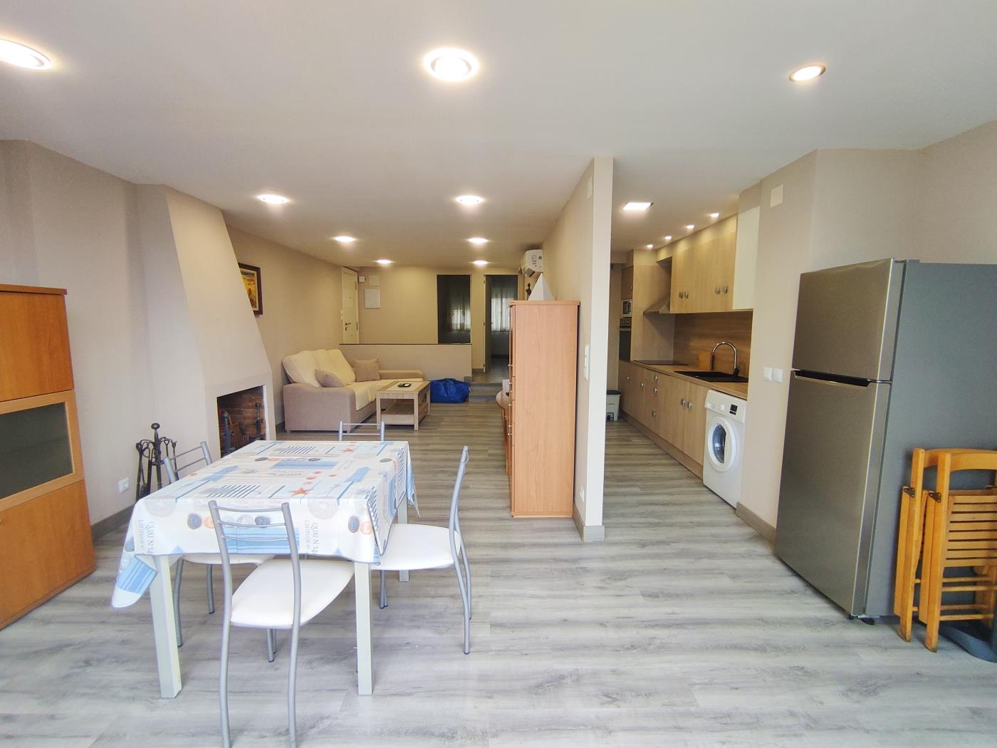 image APARTAMENTO CON TERRAZA Y PISCINA COMUNITARIA EN S'AGARO 3