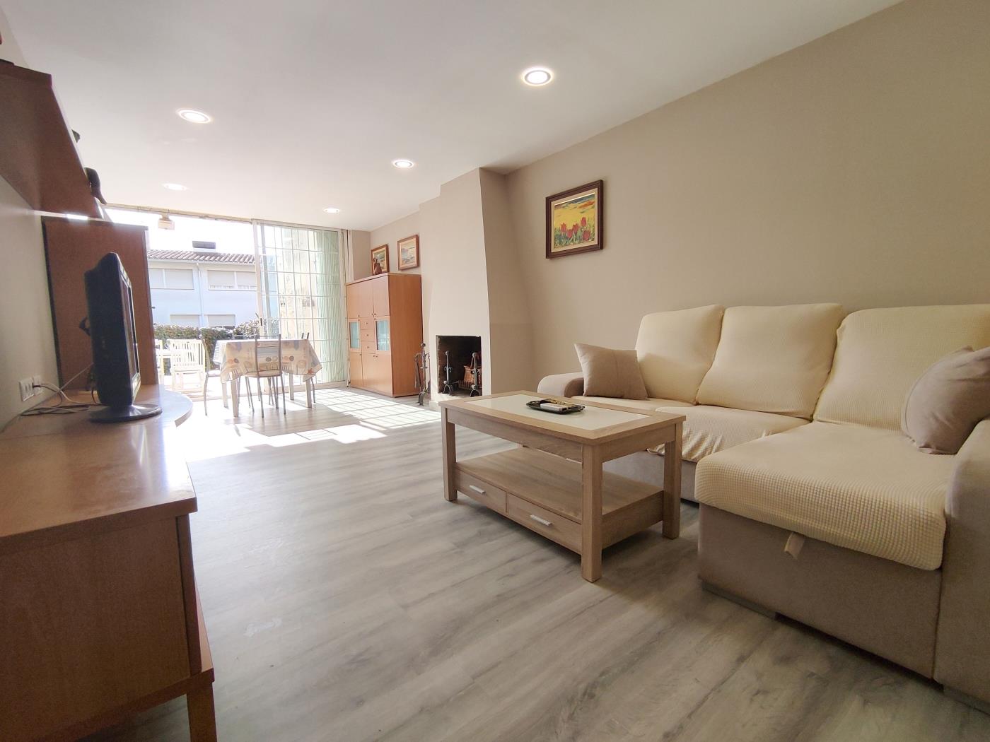 image APARTAMENTO CON TERRAZA Y PISCINA COMUNITARIA EN S'AGARO 6