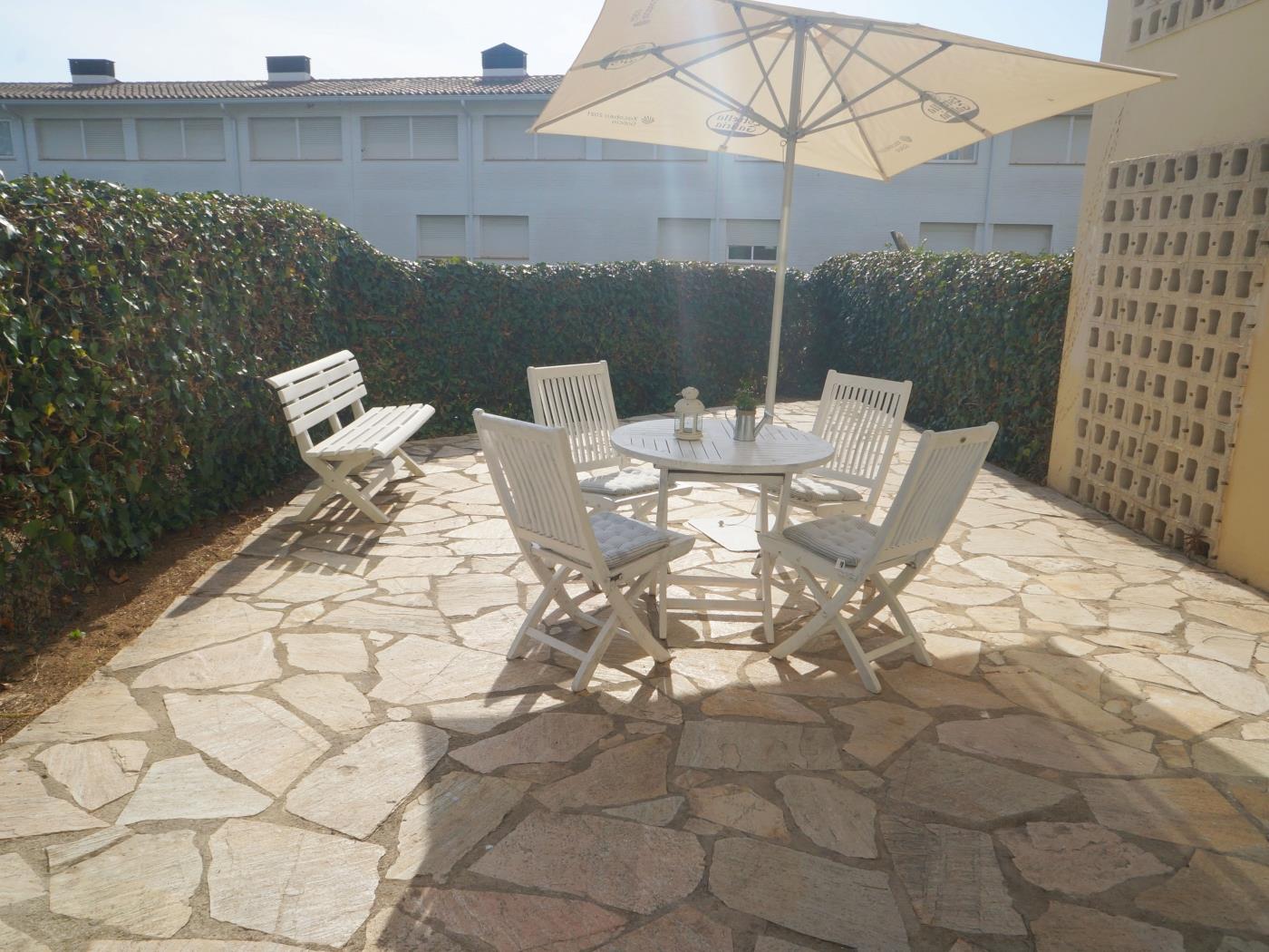 image APARTAMENTO CON TERRAZA Y PISCINA COMUNITARIA EN S'AGARO 8