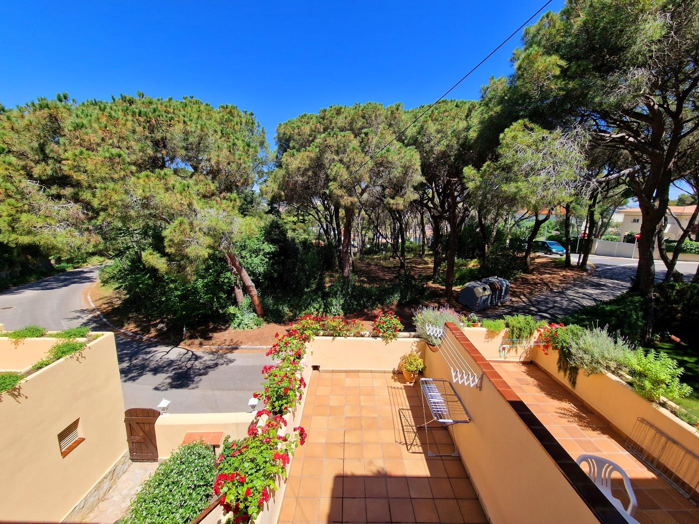 image Casa con piscina, jardín y parking a 8-10 minutos a pie de la playa de St.Feliu 28