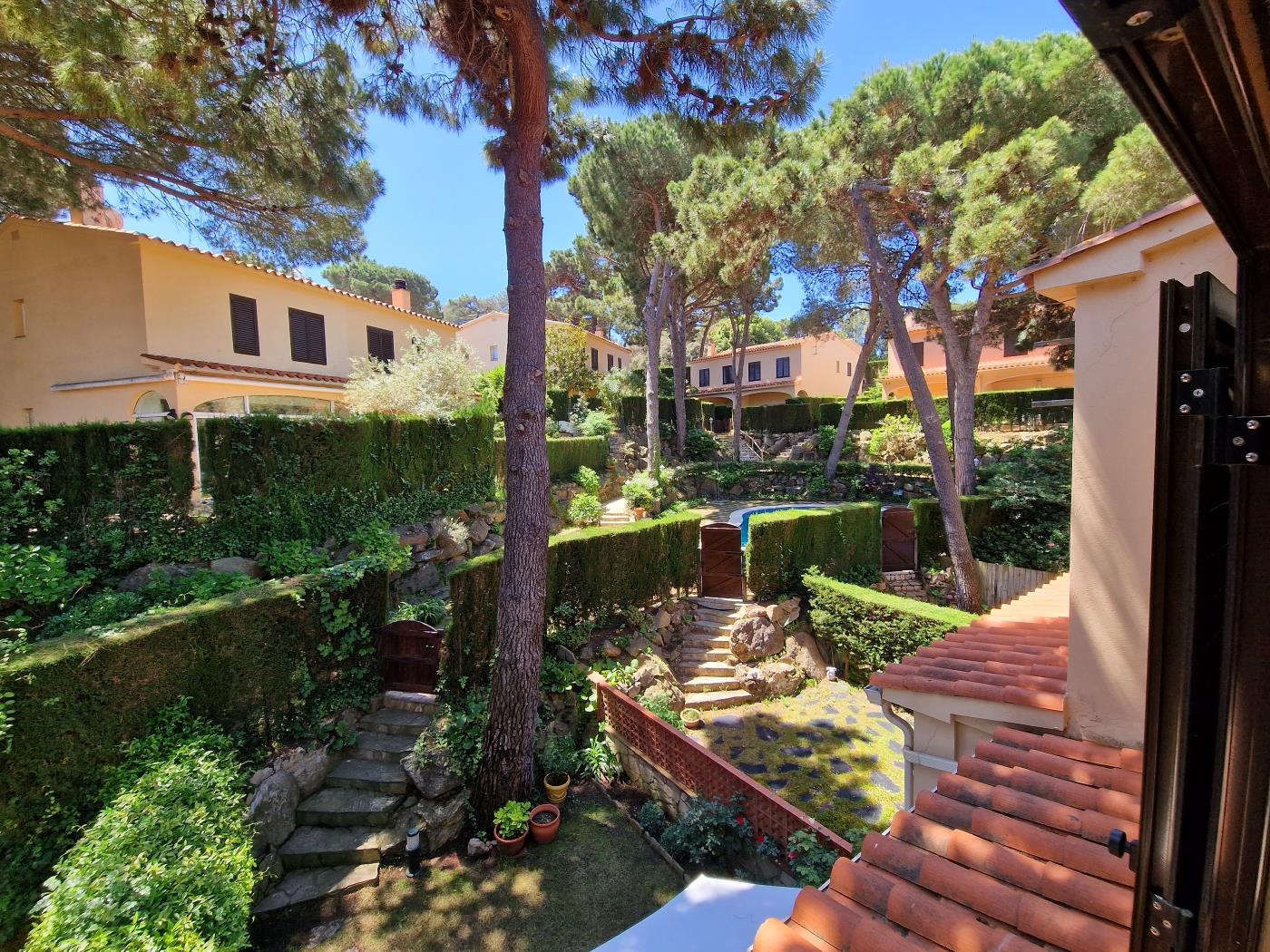 image Casa con piscina, jardín y parking a 8-10 minutos a pie de la playa de St.Feliu 2