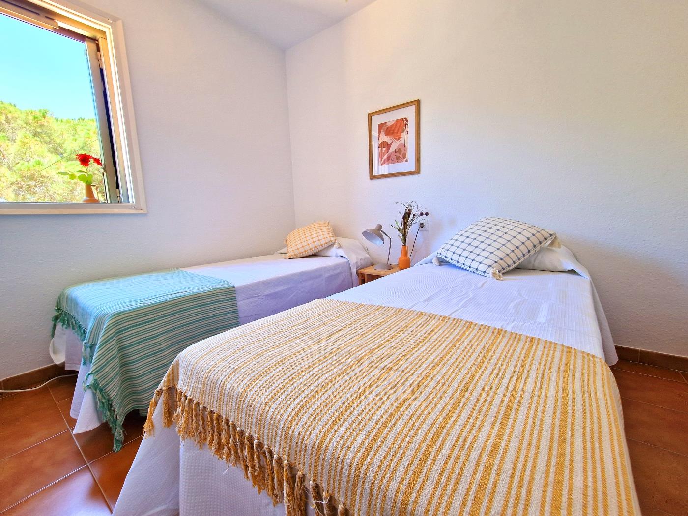 image Casa con piscina, jardín y parking a 8-10 minutos a pie de la playa de St.Feliu 8