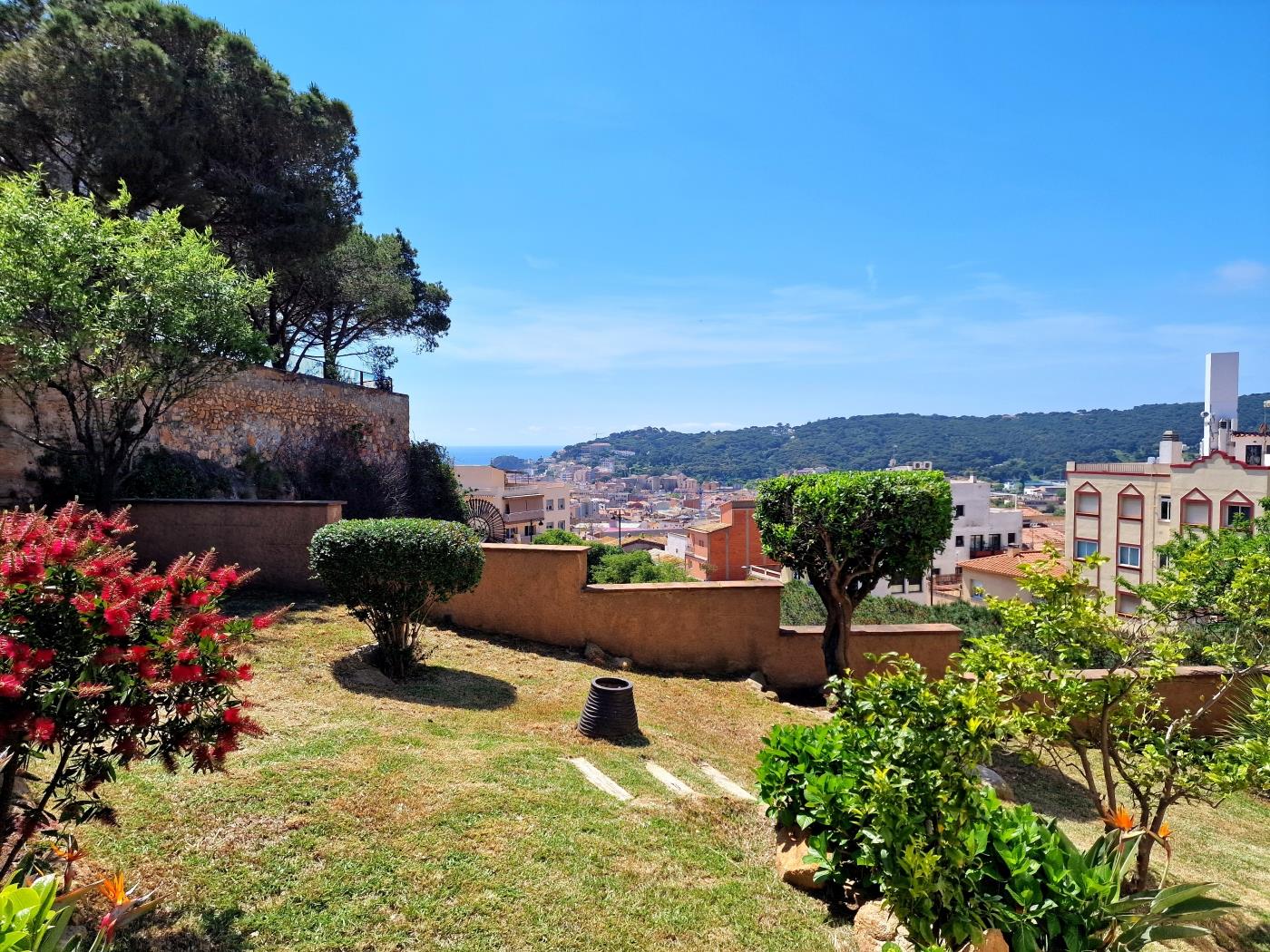 image BEAUTIFUL HOUSE IN SANT FELIU DE GUIXOLS WITH PARKING AND A BIG GARDEN 2