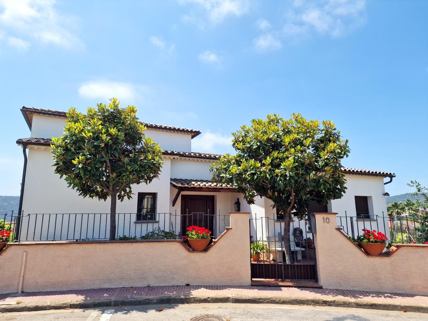 image BEAUTIFUL HOUSE IN SANT FELIU DE GUIXOLS WITH PARKING AND A BIG GARDEN 32