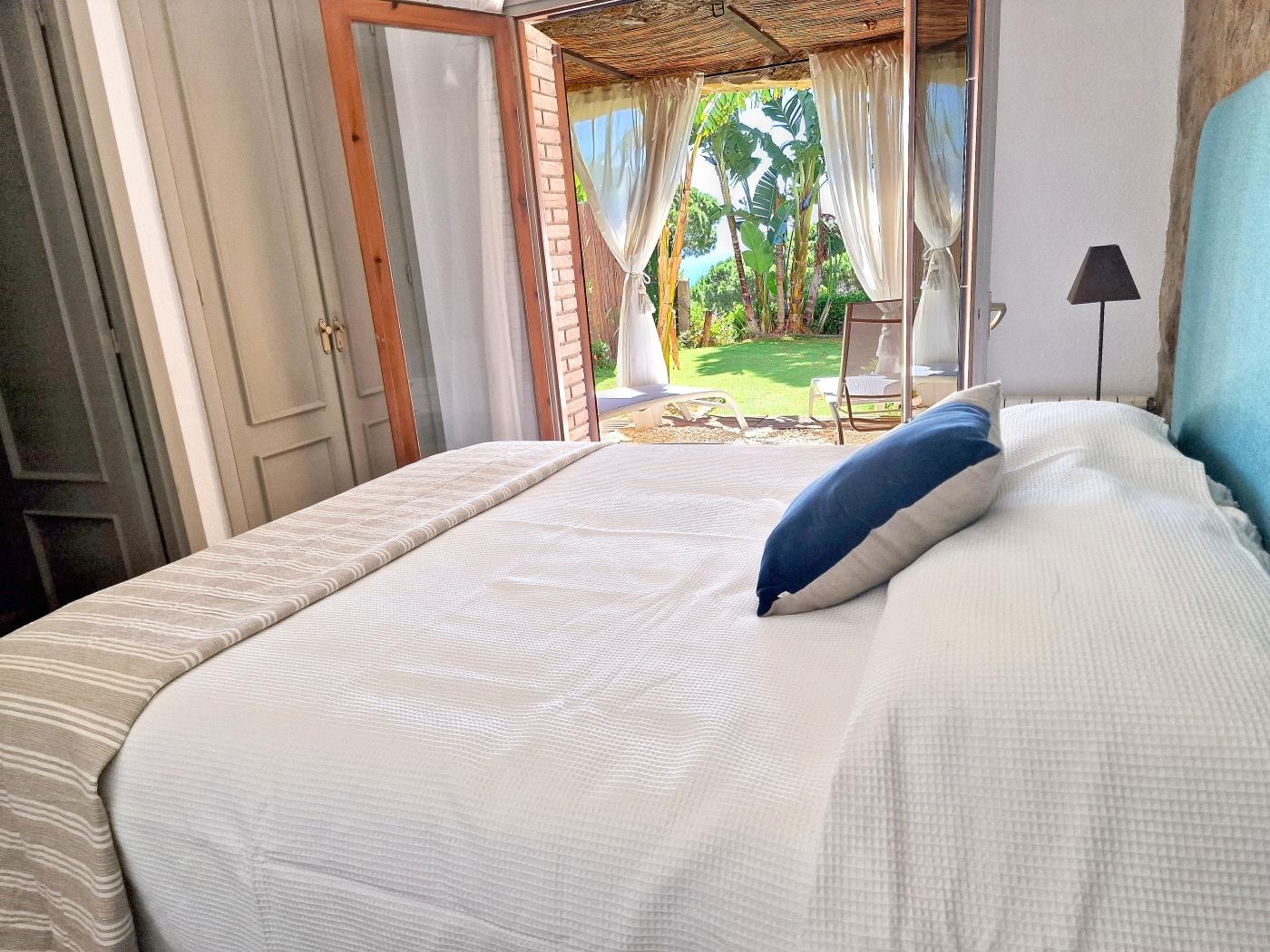 image Mediterranean house with SEA VIEWS, garden and terrace. 22