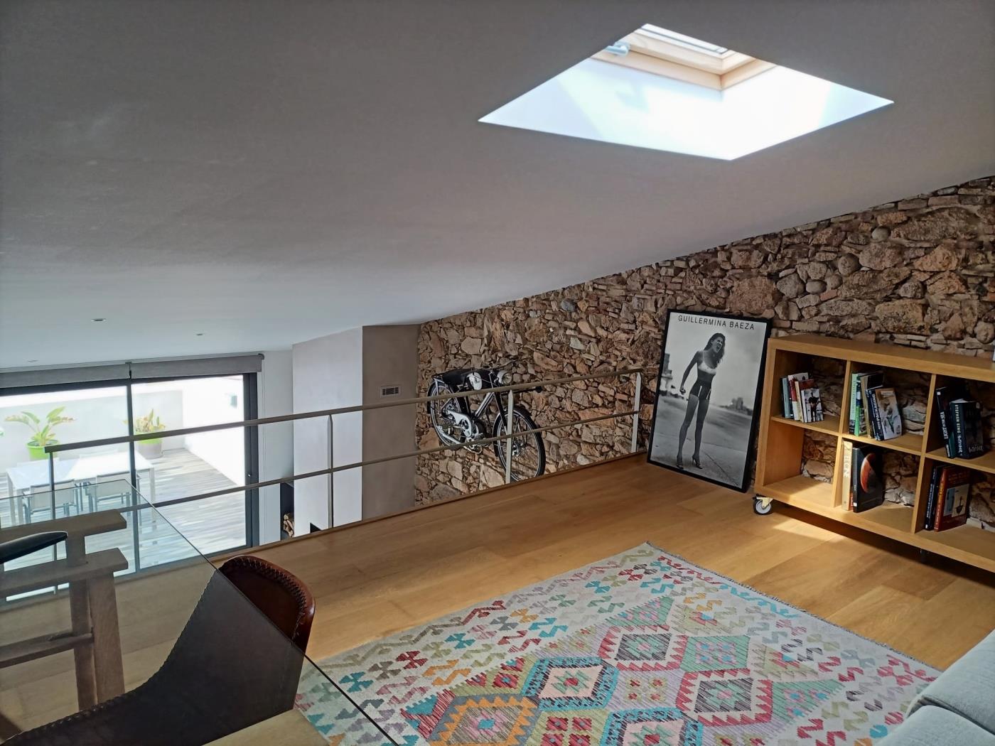 image ATICO exclusivo y CENTRICO con TERRAZA a dos minutos andando de la PLAYA. 5