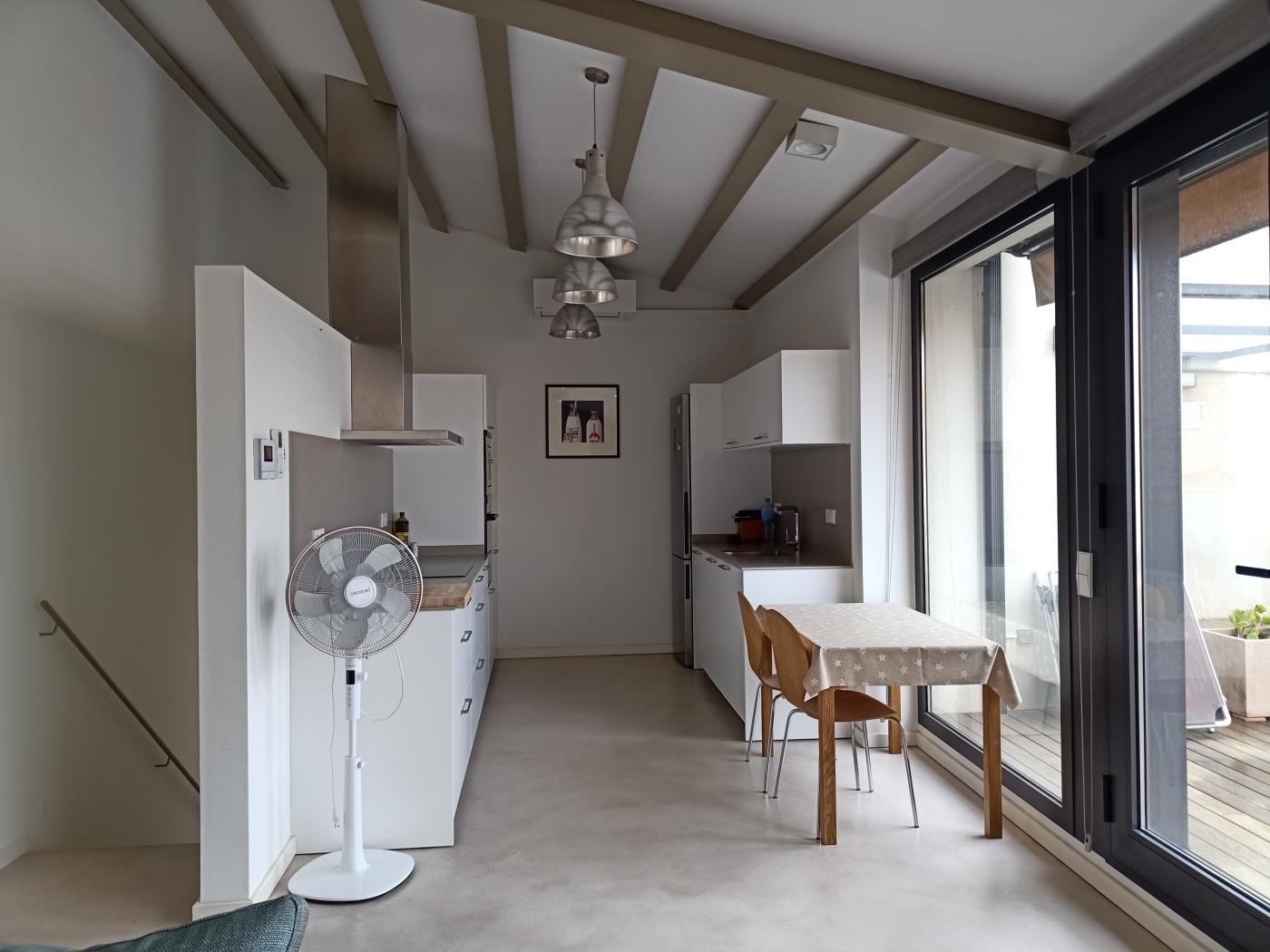 image ATICO exclusivo y CENTRICO con TERRAZA a dos minutos andando de la PLAYA. 8