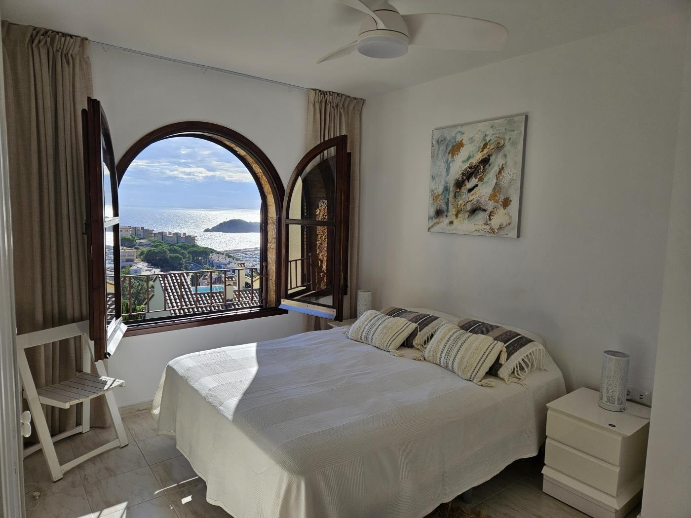 image preciosa casa con bonitas vistas a la bahía 17