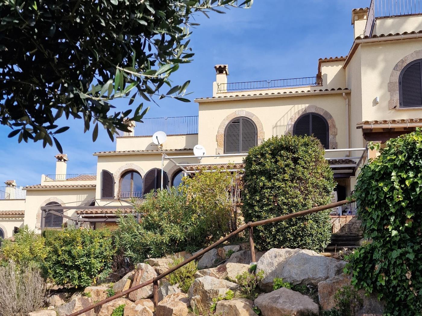 image preciosa casa con bonitas vistas a la bahía 28