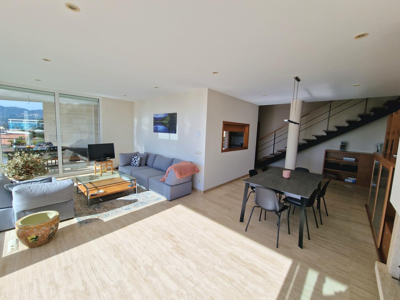 image Single-family home with magnificent views and swimming pool 10
