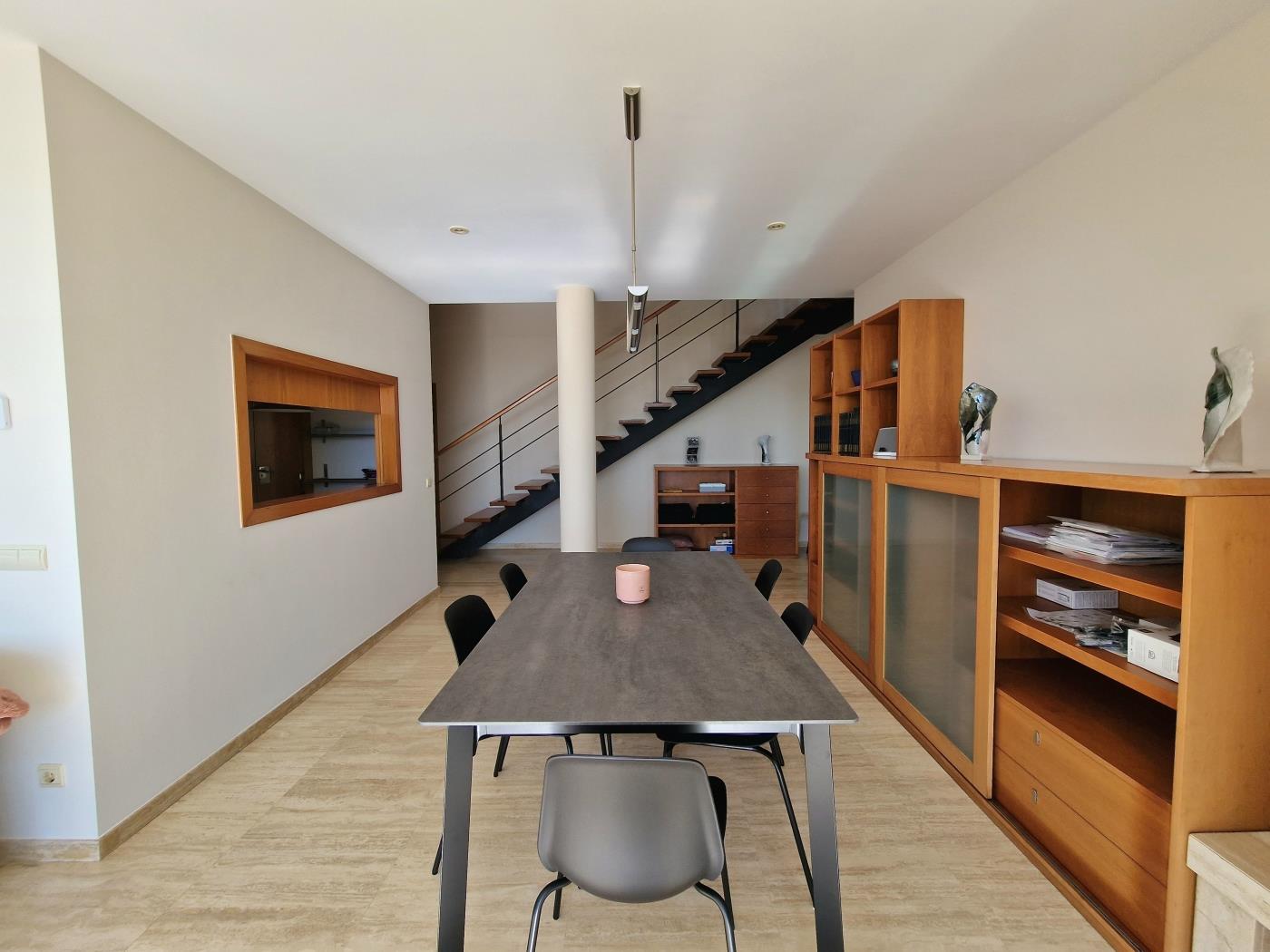 image Single-family home with magnificent views and swimming pool 11