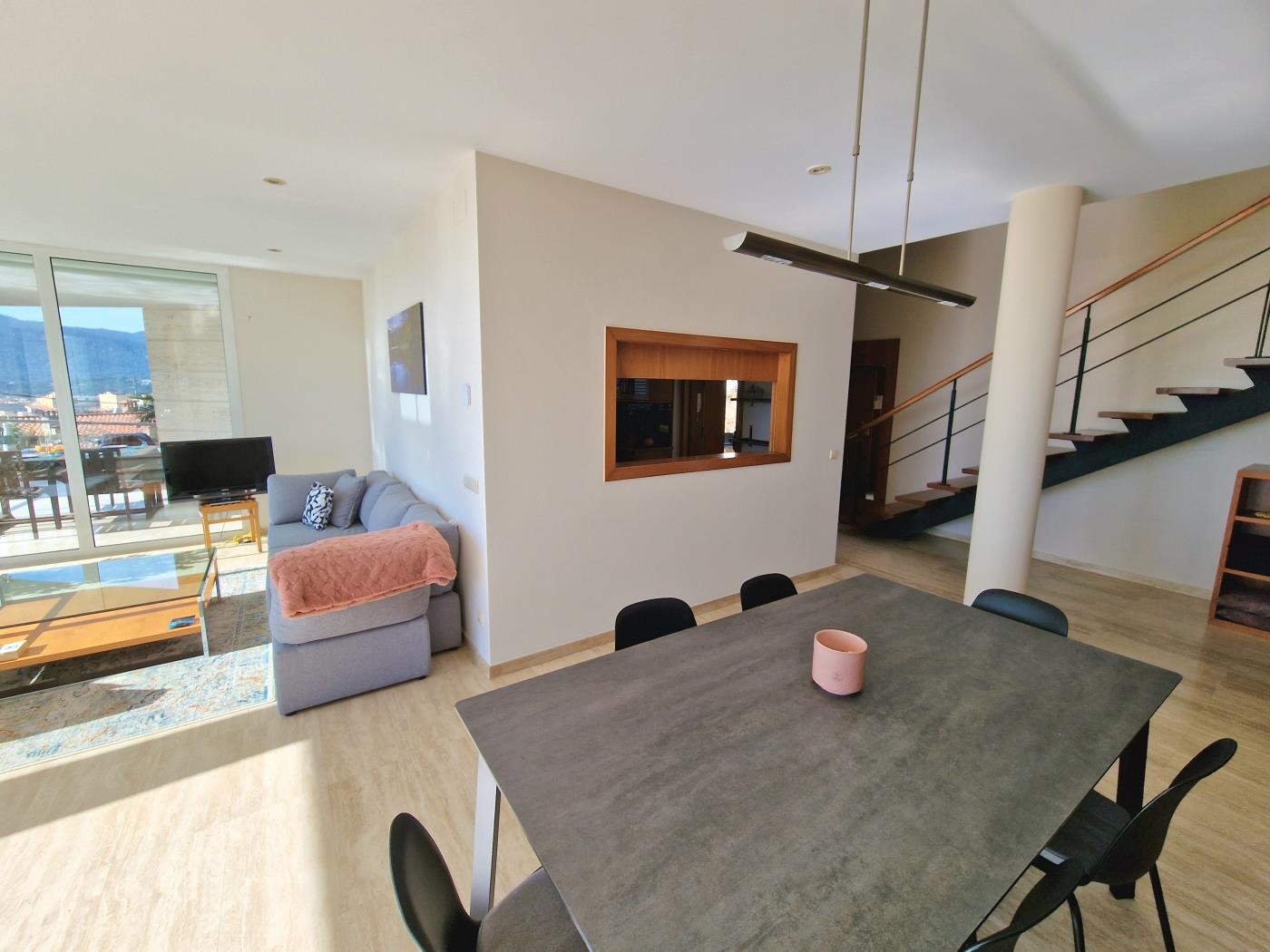 image Single-family home with magnificent views and swimming pool 13