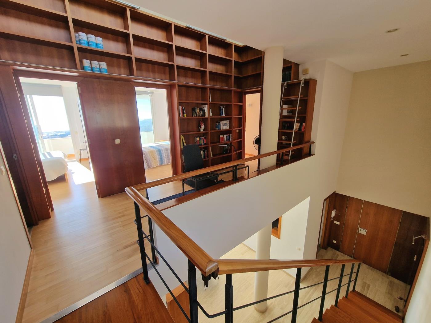 image Single-family home with magnificent views and swimming pool 18