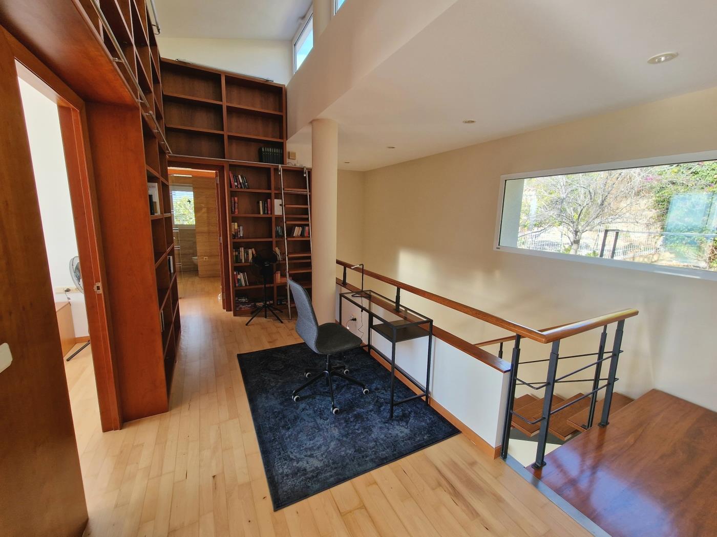 image Single-family home with magnificent views and swimming pool 20