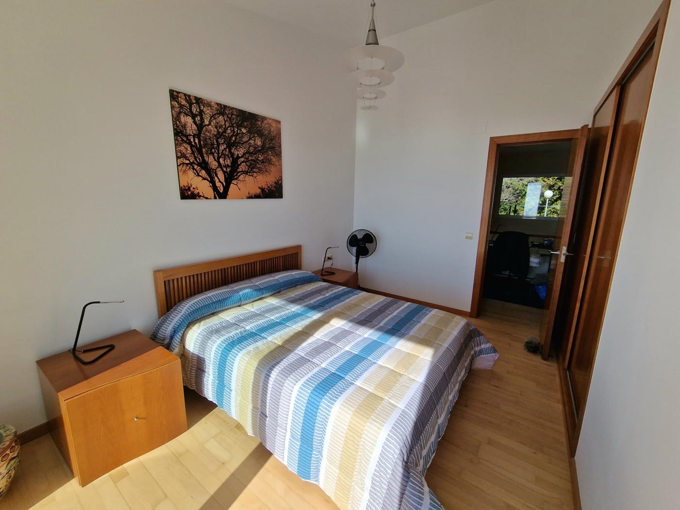 image Single-family home with magnificent views and swimming pool 22