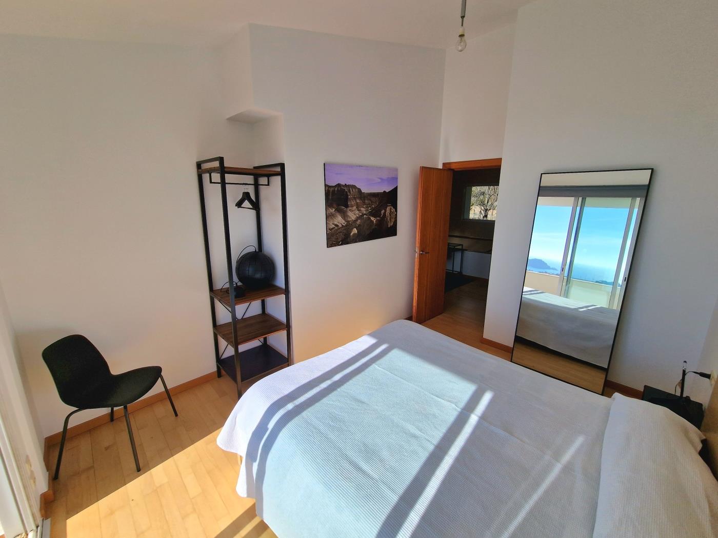 image Single-family home with magnificent views and swimming pool 26