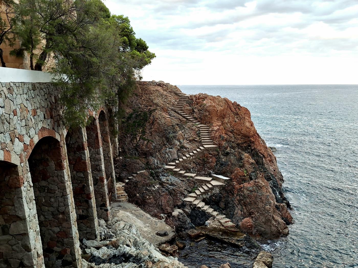 image Single-family home with magnificent views and swimming pool 38