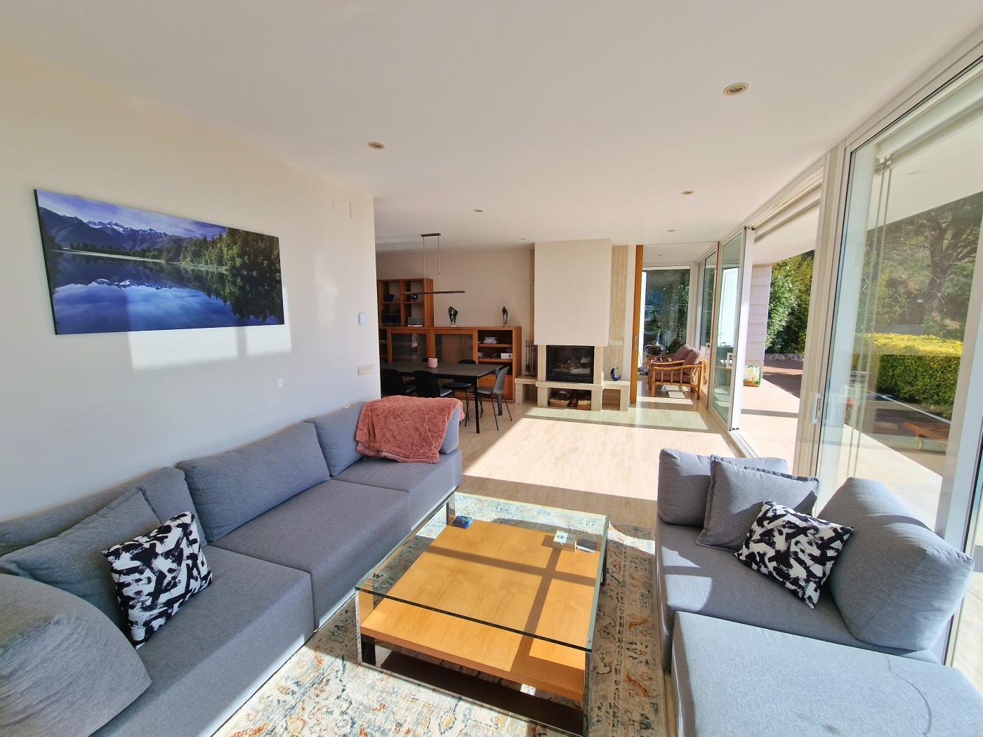 image Single-family home with magnificent views and swimming pool 9