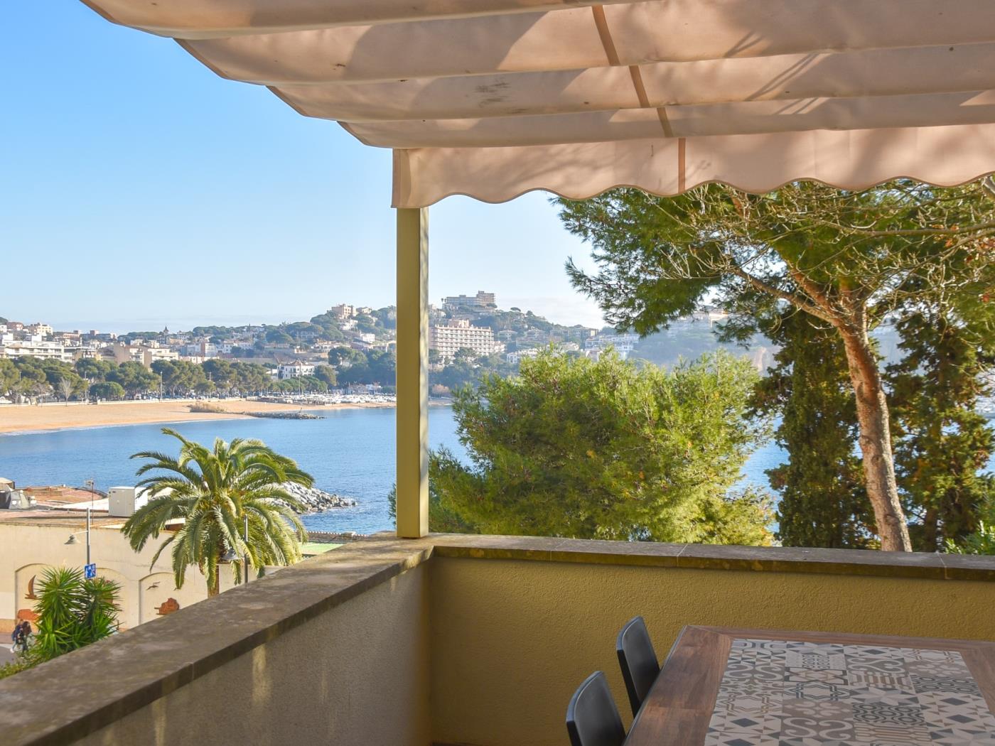 APARTMENT with FABULOUS TERRACE and sea view in SANT FELIU