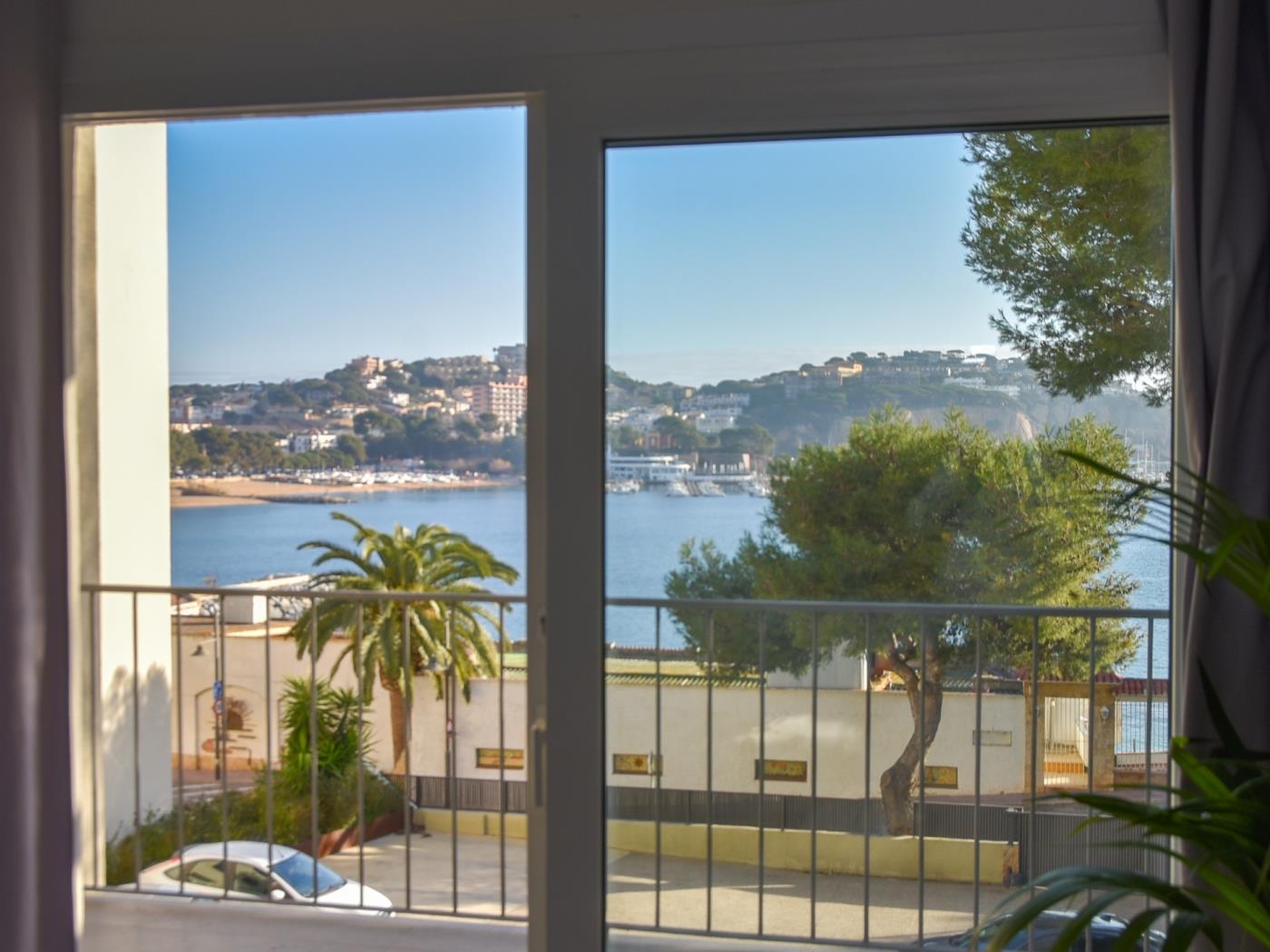 image APARTMENT with FABULOUS TERRACE and sea view in SANT FELIU 12