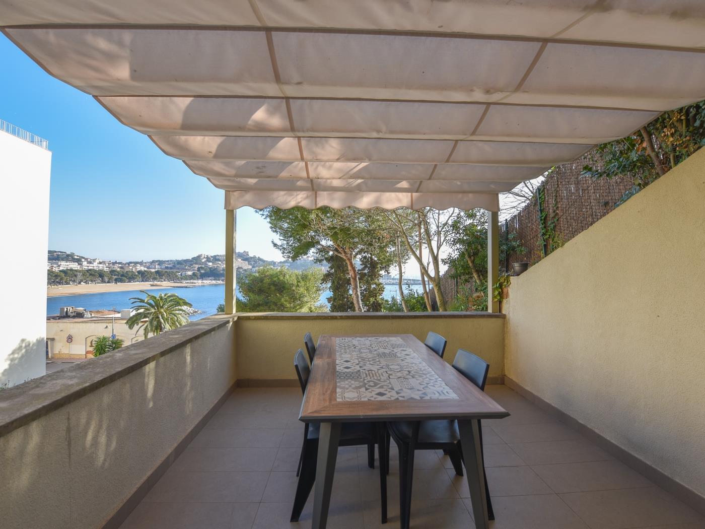 image APARTMENT with FABULOUS TERRACE and sea view in SANT FELIU 1