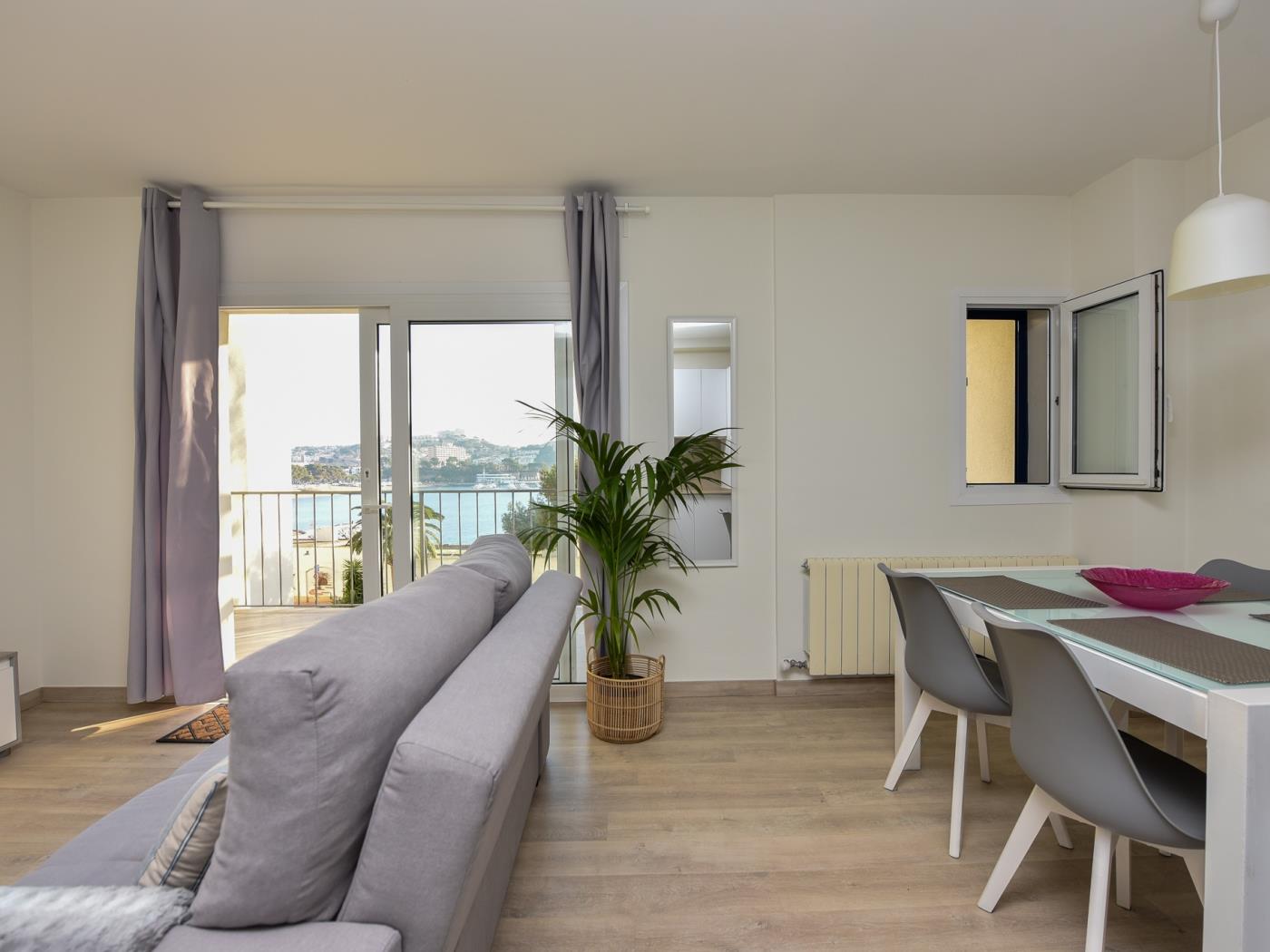 image APARTMENT with FABULOUS TERRACE and sea view in SANT FELIU 3
