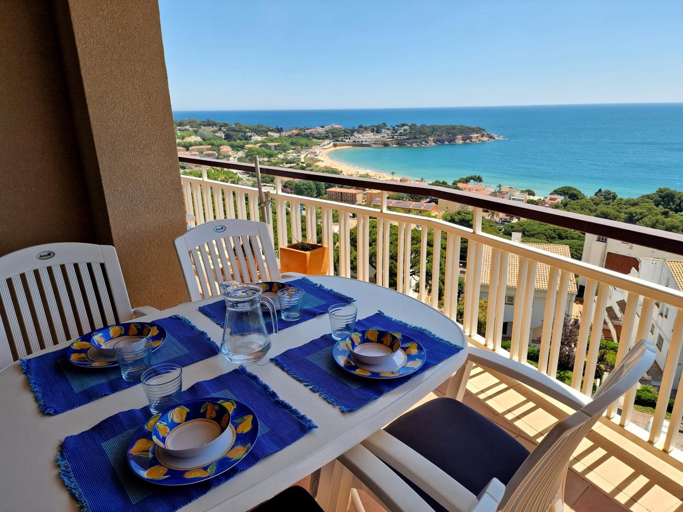 image Apartamento con vistas increíbles y piscina comunitaria 0