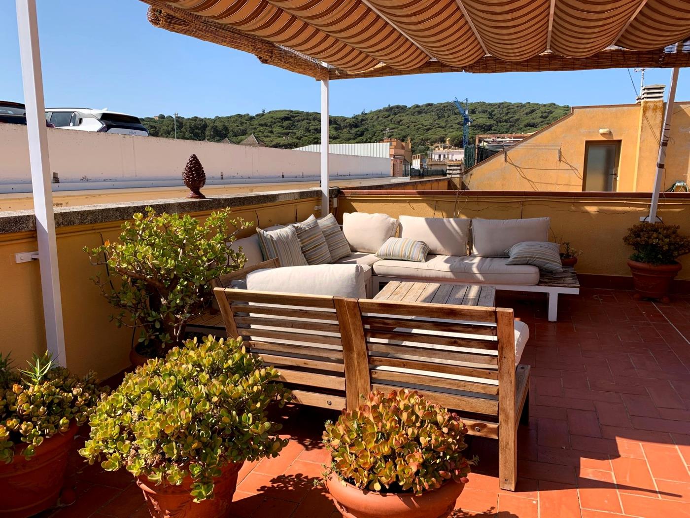 image Acogedora casa en Sant Feliu con una gran terraza. 0